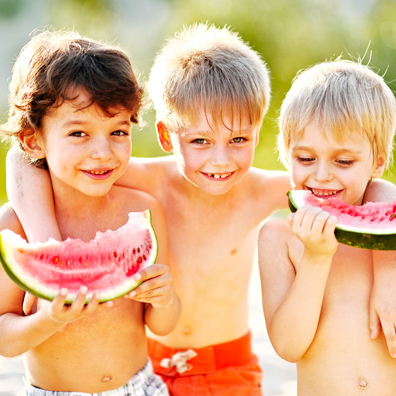 Bambini in vacanza: come prendersi cura dei denti in estate